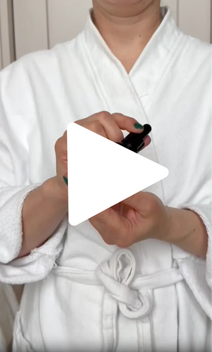 Kia using the Softening Face Oil